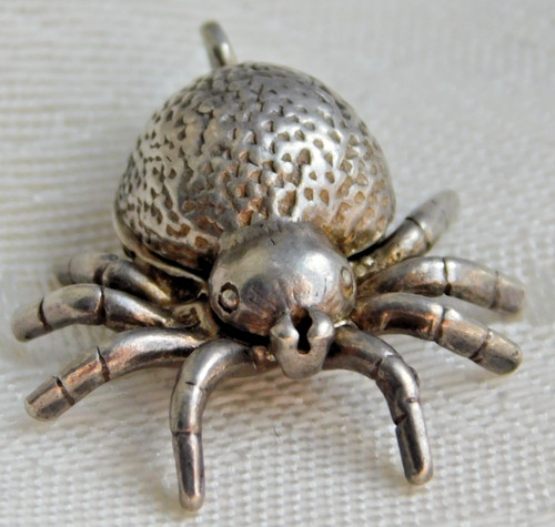 Lovely vintage opening spider - lovely,