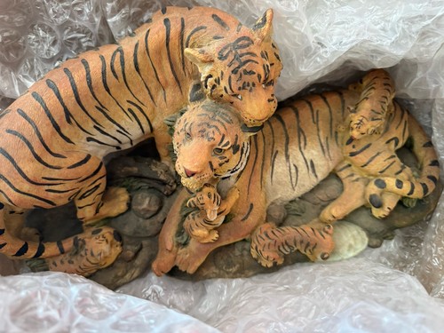 Tiger sculpture mum - tiger,