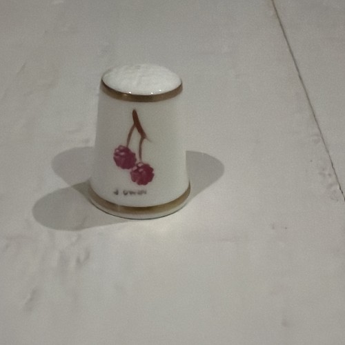 Royal worcester thimble hand - worcester,