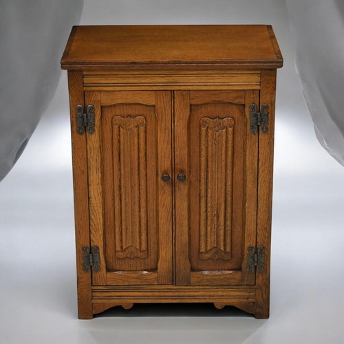 Old charm linenfold - charm,