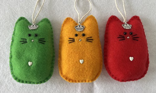 Felt cats crowns - cats,