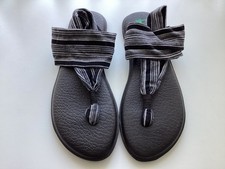 **SIZE 7/40 YOGA THONG SANDALS FROM SANUK, BLACK & WHITE, BRAND NEW (4)**