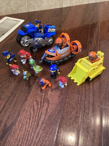 Lot paw patrol figures - 15,