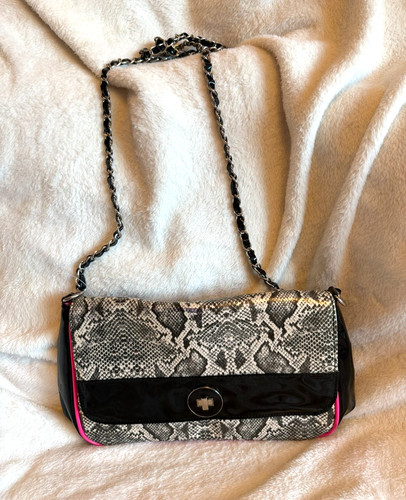 Atmosphere pink and snake skin - snake,