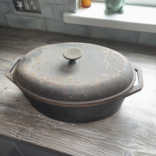 Vintage cast iron cooking pot