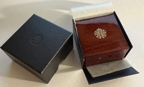 Royal mint sovereign - , wooden