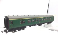 Hornby R4115D OO Gauge BR Green Mk 1 Composite Coach S15872