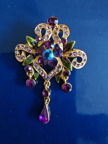 Costume jewellery brooches - jewellery,