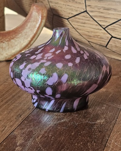 Roger vines signed art glass - vines,