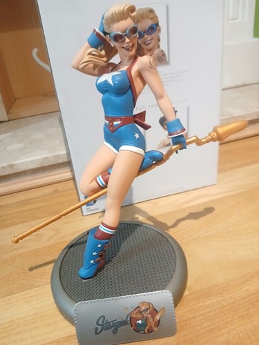 Comics bombshells star girl - comics,