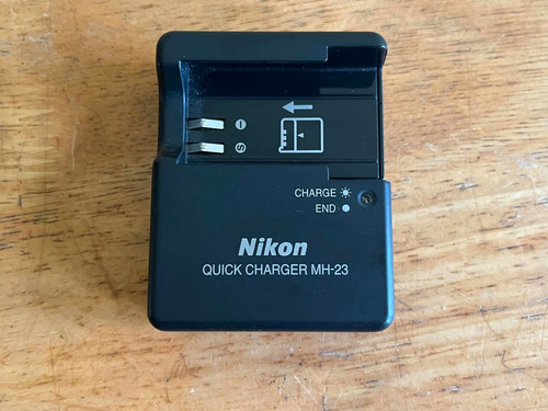 Original nikon charger - mh-23,