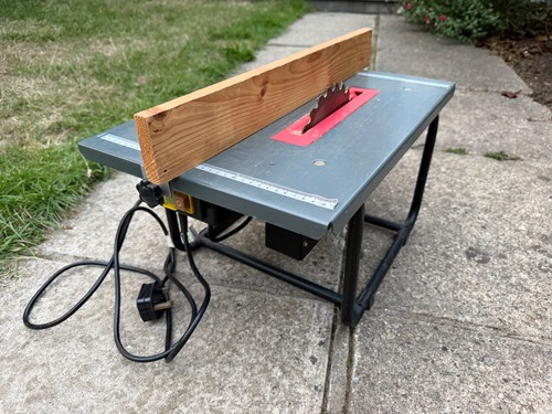 Mains corded bench - , circular