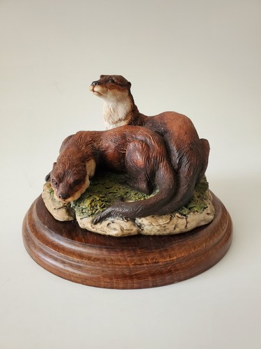 Country artists otter - otter, pair