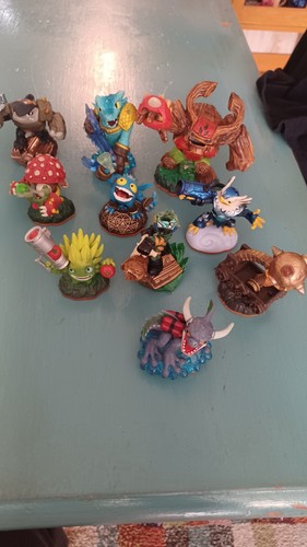 Skylanders fiqures job lot - job, 10