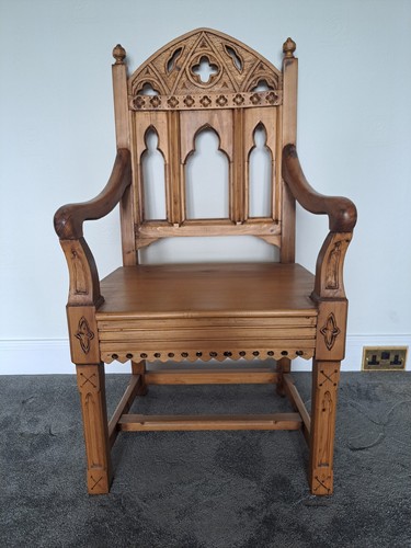 Salisbury gothic style solid - style,