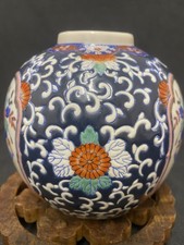 Chinese porcelain jar or vase, possibly in the Imari style