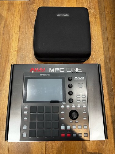Akai mpc one plus padded - padded, carry