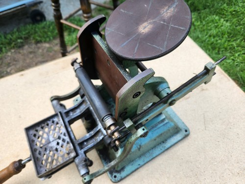 Tabletop printing press - , b
