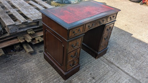 Small reproduction pedestal - small,