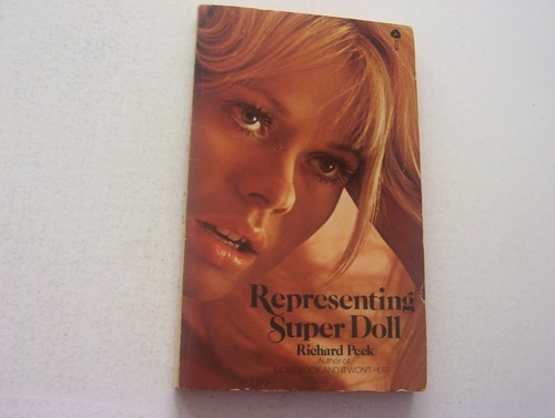 Representing super doll 1975 - super,