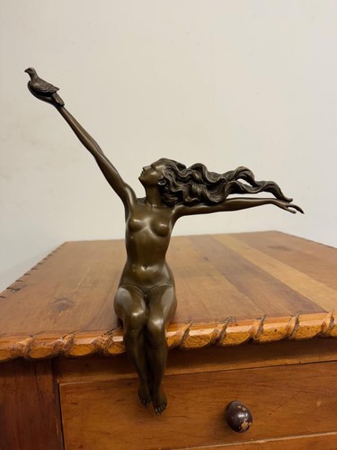 Stunning art deco lady - stunning,