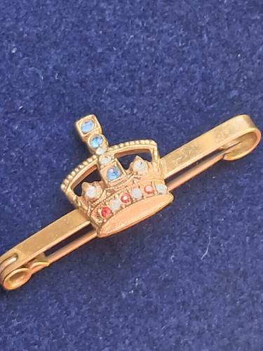 Vintage gold tone crown - gold,