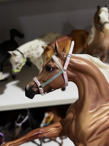 Light pink green model horse - green,
