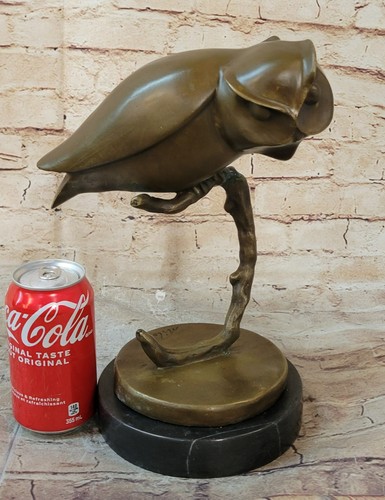 Modern owl statue - %, bronze