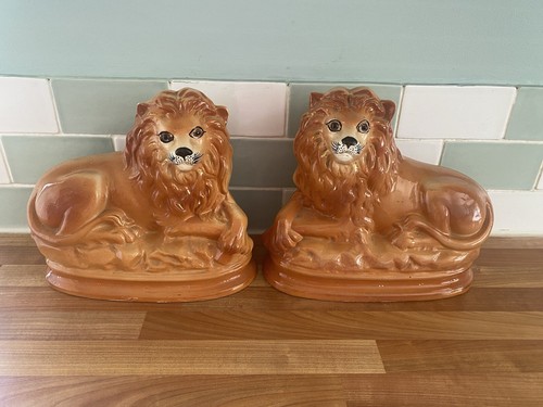 Staffordshire style pottery - x2,