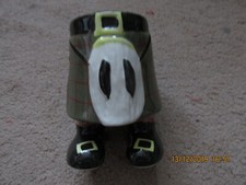 SCOTTISH SCOT HIGHLAND HERITAGE KILT LEG FEET MUG GREEN SPORRAN BURNS TARTAN VGC