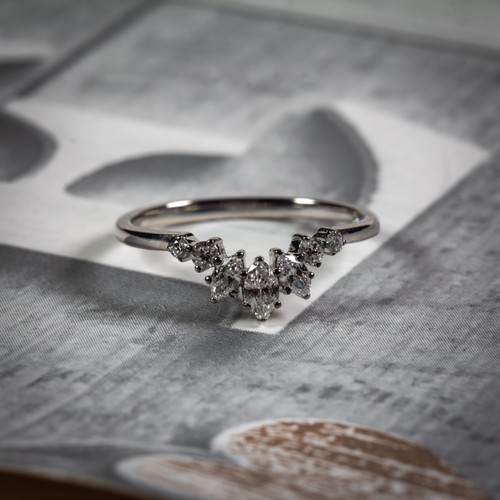 18ct white gold marquise - white,