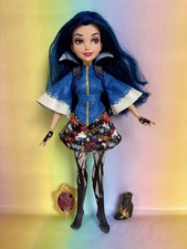 Disney Descendants Evie blue hair Isle of the Lost set with mirror 