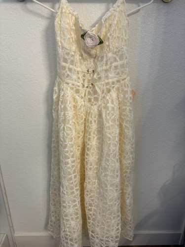 Ivory lace sleeveless neck - ivory, v-neck