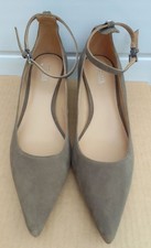 MICHAEL KORS SIZE 4 TAUPE