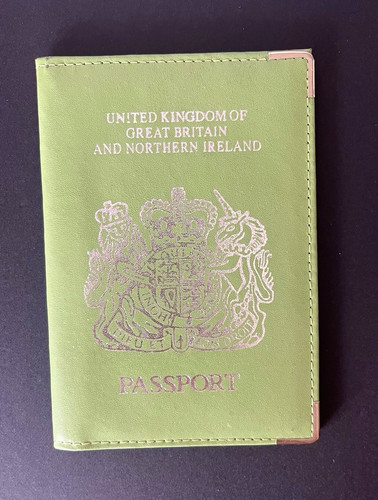 Green leather passport cover - green,