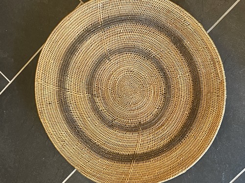 Hand woven basket round - hand,