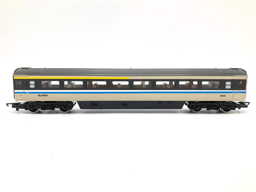 Hornby gauge coach r895 - hornby,