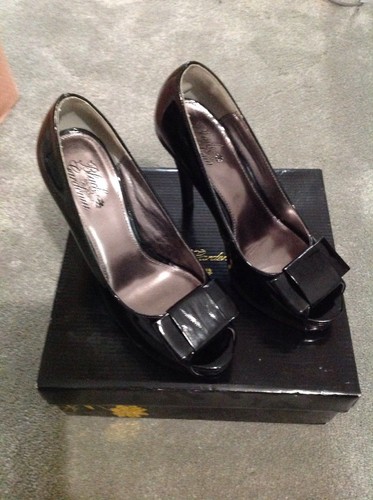 Ladies black gardenia patent - black,