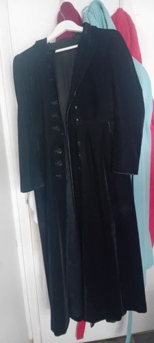 Stunning vintage gothic black - stunning,