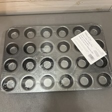 Pampered Chef Non-Stick 24-Cup