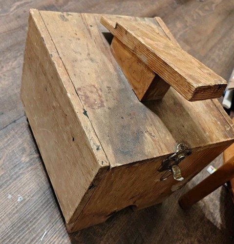 Vintage wooden shoe shine - wooden, box