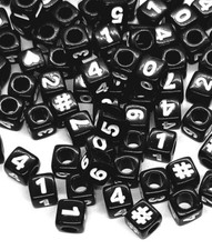 100pcs 7mm cube black + white