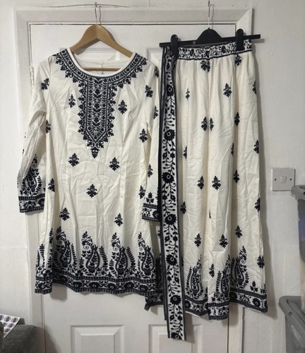 White black embroidered kurta - black,