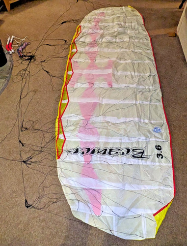 Beamer power kite with - beamer,