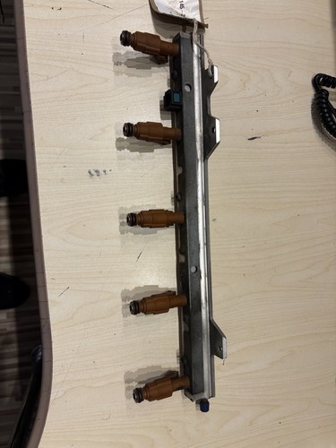 Fuel injector rail for volvo - fuel,