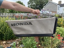 Honda HR173 / HRB423 genuine Lawn Mower spares Grass Bag/box with frame