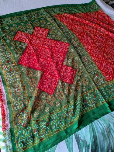 Sparkling green red bandhani - green,