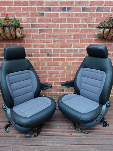 Captain swivel seats - seats,