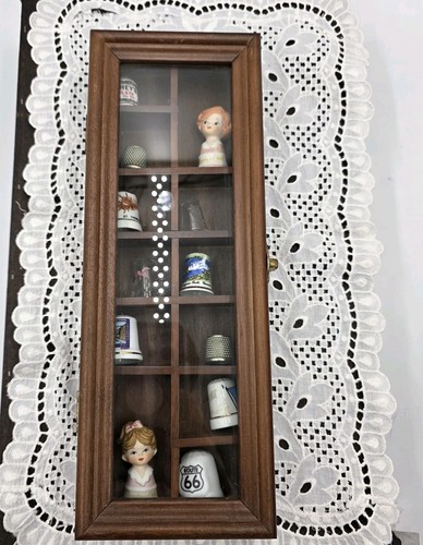 Vtg thimble display wood - vtg,
