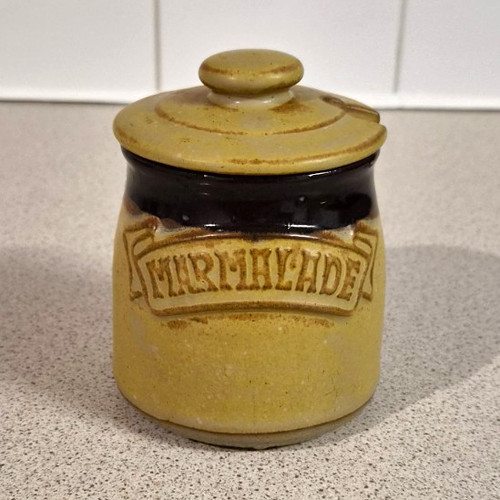 Stoneware marmalade jar with - marmalade,